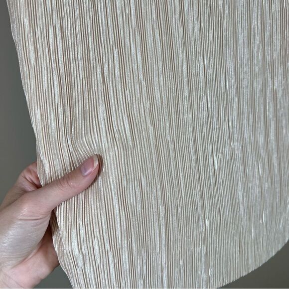 ✨ Express Women’s Champagne Crinkle Front Knot Top Small - Picture 8 of 11